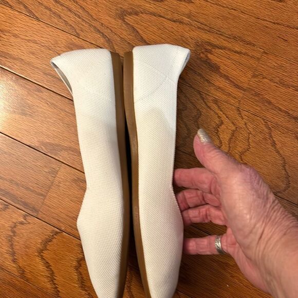 COPY - Dream Pairs Size 9.5 White memory foam flats. - Picture 2 of 12